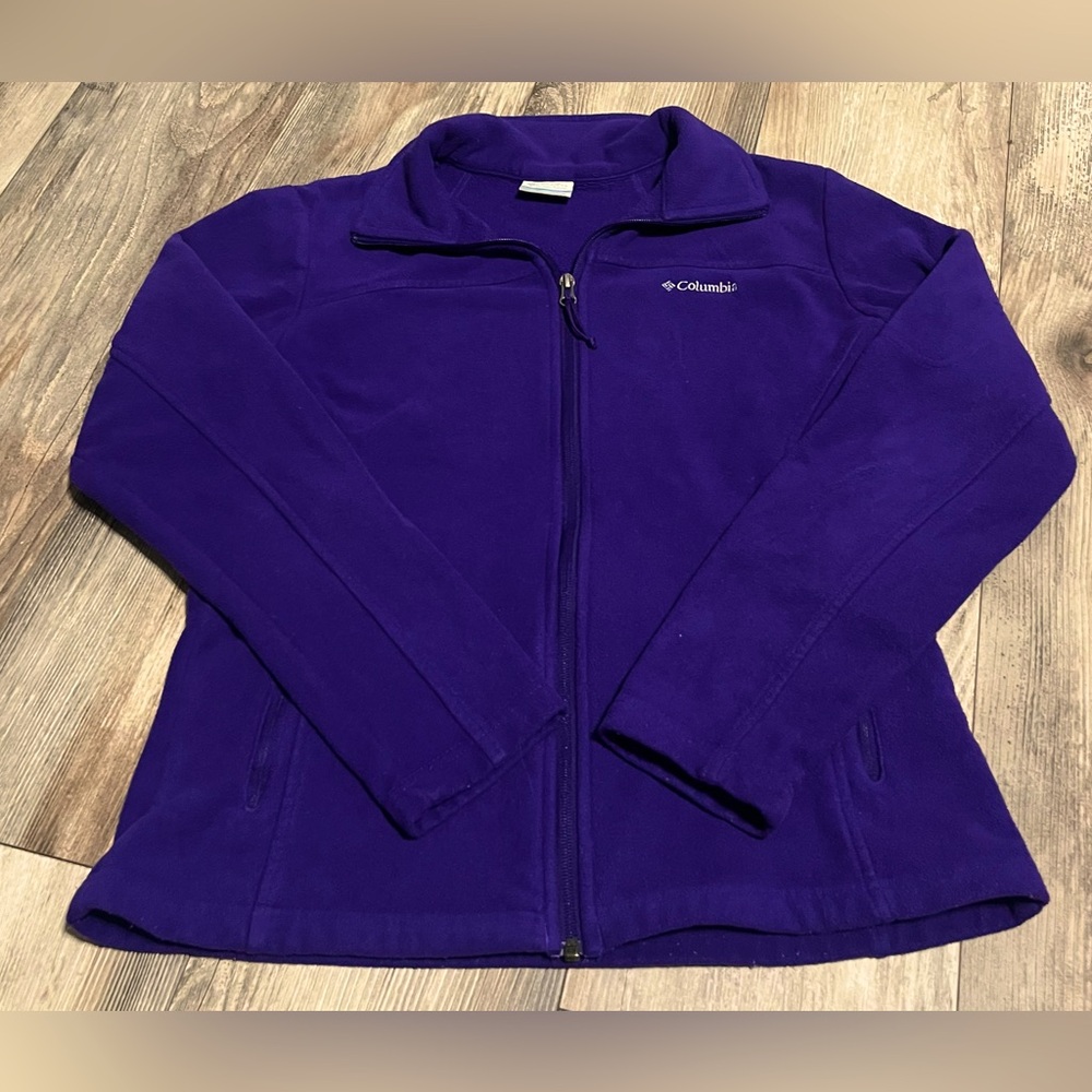 Women’s Columbia zip up jacket 💜